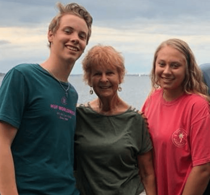 A pesar de los antibióticos y las operaciones, Lynn perdió la vida este jueves 27 de junio. Sus familiares quisieron compartir su historia para advertir a las personas de la peligrosidad de esta bacteria.