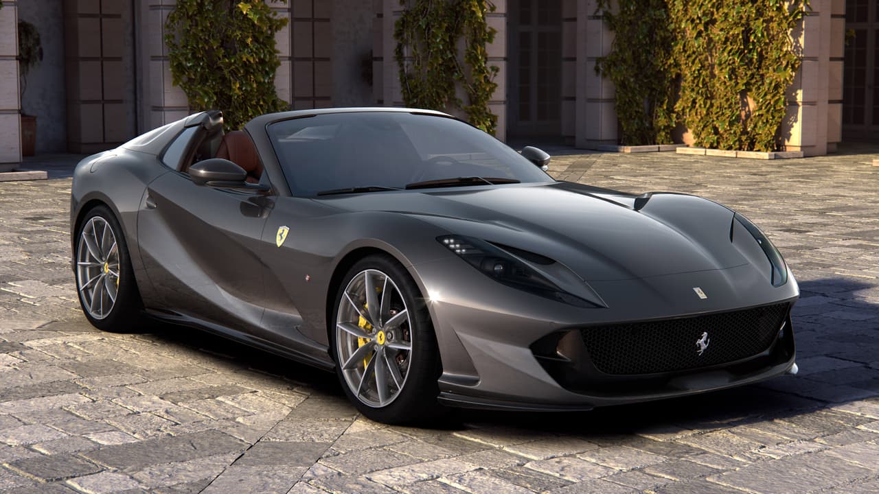 Acompañando al 
<a href="https://www.univision.com/carros/frankfurt-2019-el-ferrari-f8-se-abre-al-cielo-con-su-nueva-version-spider-fotos" target="_blank">F8 Spider</a>, 
<a href="https://www.univision.com/temas/ferrari" target="_blank">Ferrari</a> también presentó la variante convertible del 812 Superfast, la cual recibe el nombre de 812 GTS. No Spider, ni Aperta, ni ninguno de los apellidos a lo que Ferrari nos tiene acostumbrados, es sólo GTS.