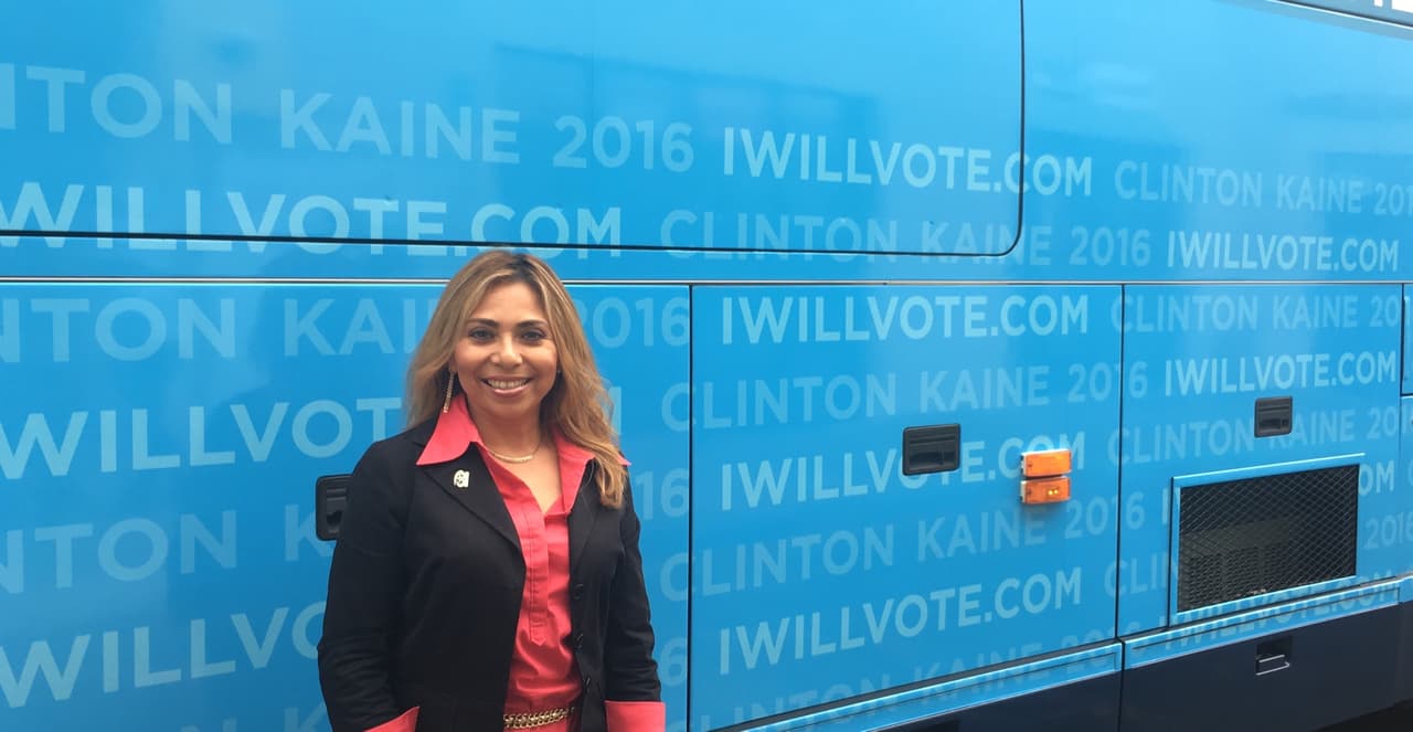 Flor Cardona, una inmigrante sobreviviente de cáncer, fue saludada por el presidente Barack Obama durante su mitín en Las Vegas, cuando ella le contó que votaría por primera vez.