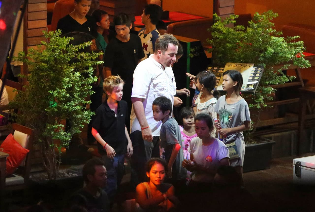 Y por eso decidieron encargar a sus hijos con sus cuidadores para que los llevaran a cenar.