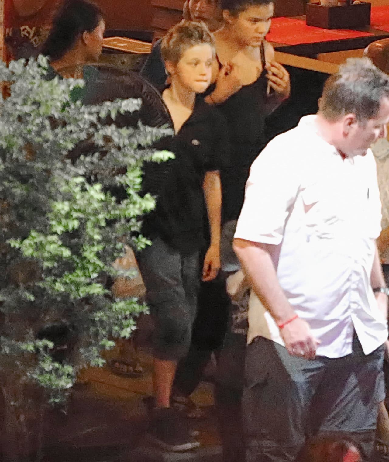 De repente, Shiloh se quiso escapar de sus cuidadores.