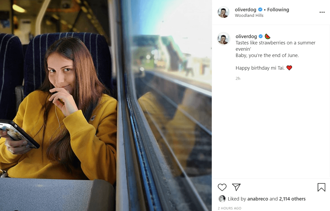 "Tastes like strawberries on a summer evenin'. Baby, you're the end of June", escribió el actor junto con 
<b><a href="https://www.instagram.com/p/CBdj7taj1y9/" target="_blank">esta foto. </a></b>
<br>