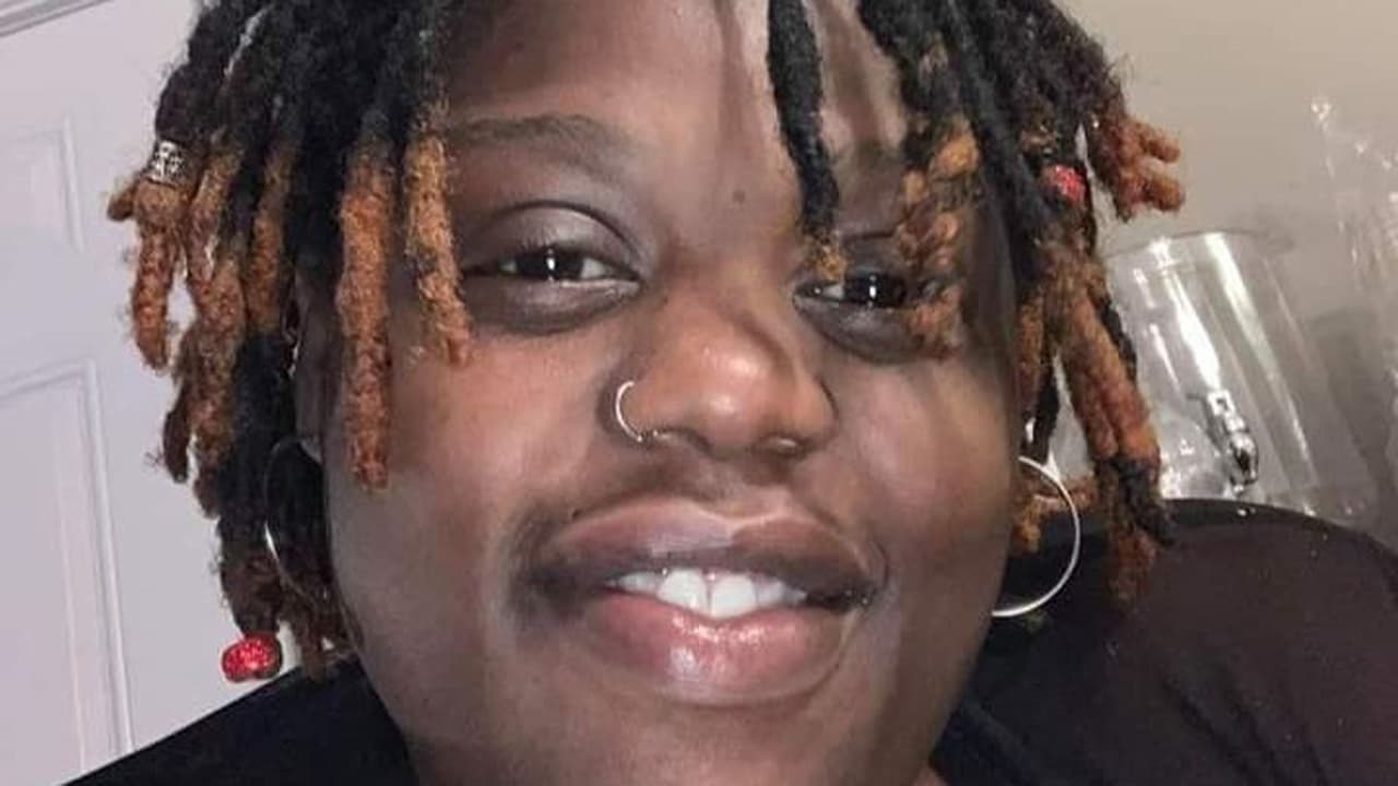 Madre muere luego de que uno de sus hijos encontró un arma en su bolso y le disparó por accidente