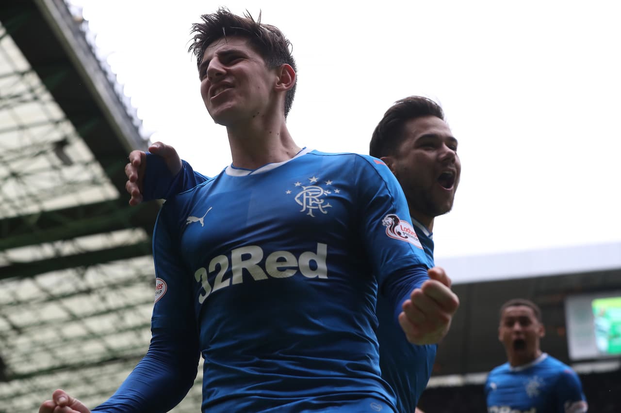<b>Emerson Hyndman </b>nació en Dallas, Texas, en 1996 y juega como medio campo en el Bournemouth de la Premier League.