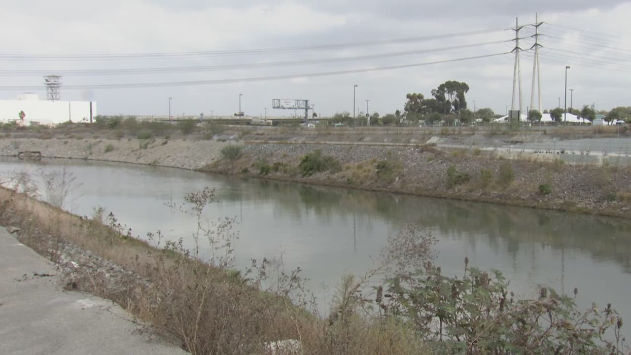 Aumentan las denuncias por mal olor en Canal Domínguez de Carson, ¿qué lo produce y cómo evitarlo?