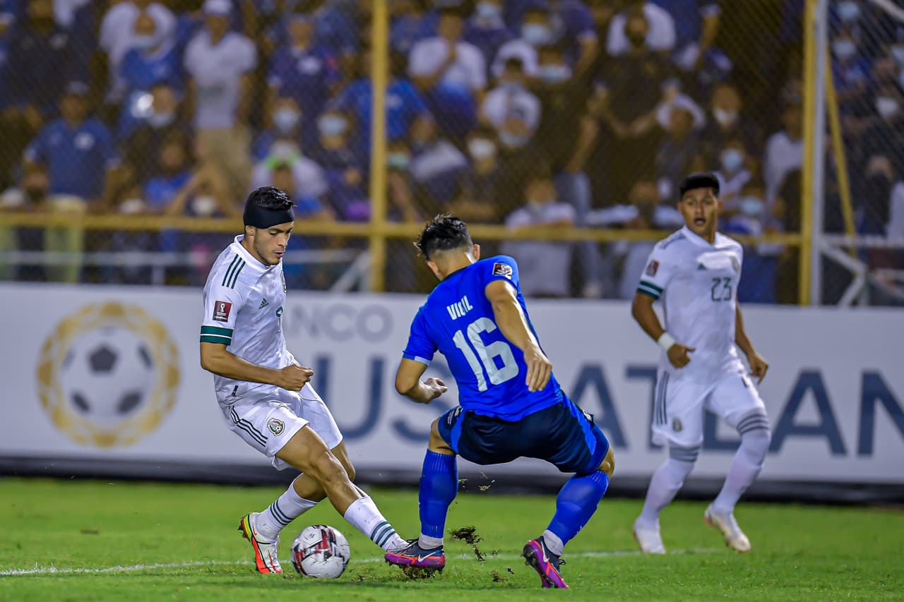 Con anotaciones de Héctor Moreno y Raúl Alonso Jiménez, México vence 0-2 a El Salvador.