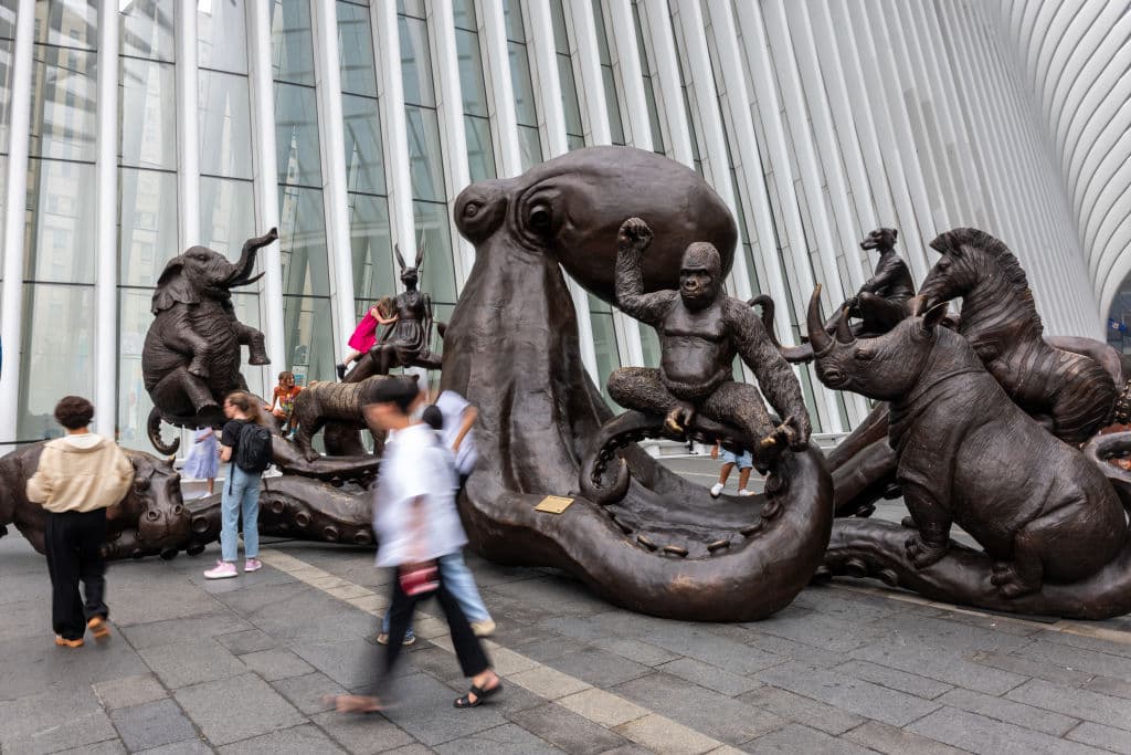 Sus creadores, los artistas conocidos como 
<b><a href="https://gillieandmarc.com/" target="_blank">Gillie y Marc</a></b>, buscan conectar a las personas con esos animales salvajes o exóticos, a través de 'The Arms of Friendship'.