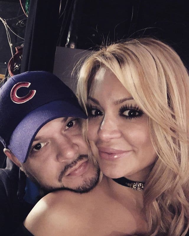 Y lo contrasta con un gloss súper nude para los labios que la hace irradiar su belleza.