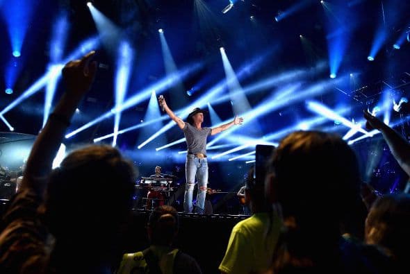 12. Tim McGraw; 476,912 dólares; 36.13 dólares.