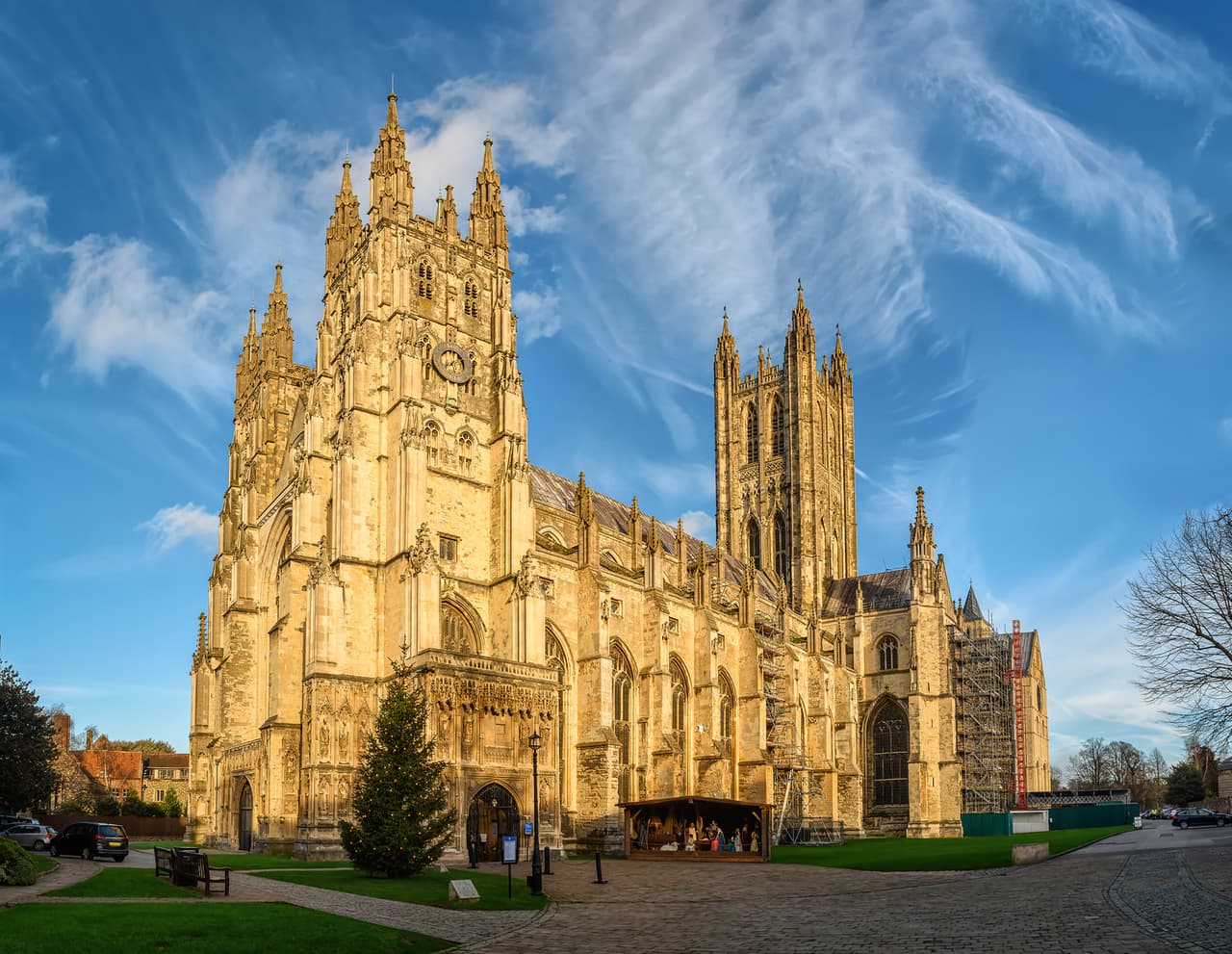 <b>Puesto 8. Reino Unido</b>
<br>
<br>
<b>Sitios declarados Patrimonio de la Humanidad: 34.</b>
<br>
<br>La Catedral de Canterbury, uno de los sitios incluidos en la lista UNESCO. Tambien están incluidos los castillos del Rey Eduardo en Gwynedd, el observatorio Jodrell Bank, el puente The Forth, los molinos del valle Derwent y muchos otros monumentos.