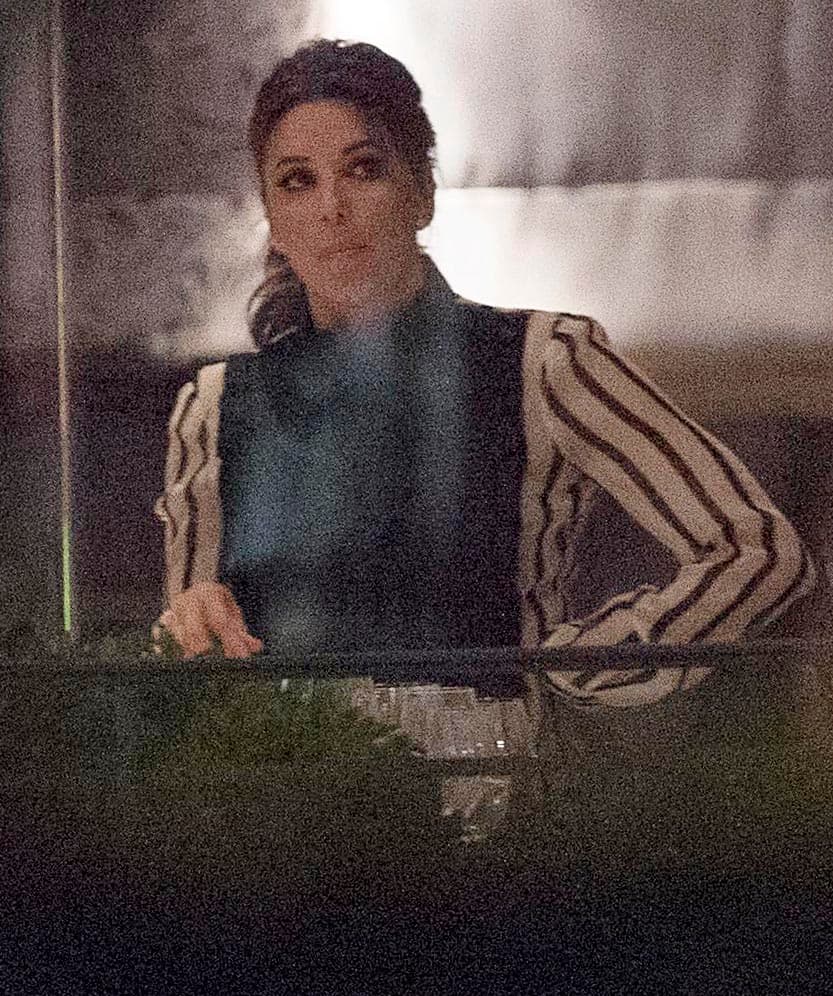 Las dos amiguitas se reunieron para chismear y hacer una mini-fiesta.