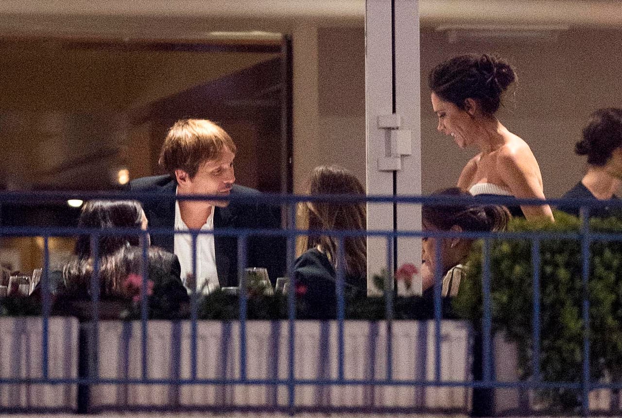 Ls chicas se divirtieron sin sus parejas, pero llevaron a su amigo el estilista Ken Paves.