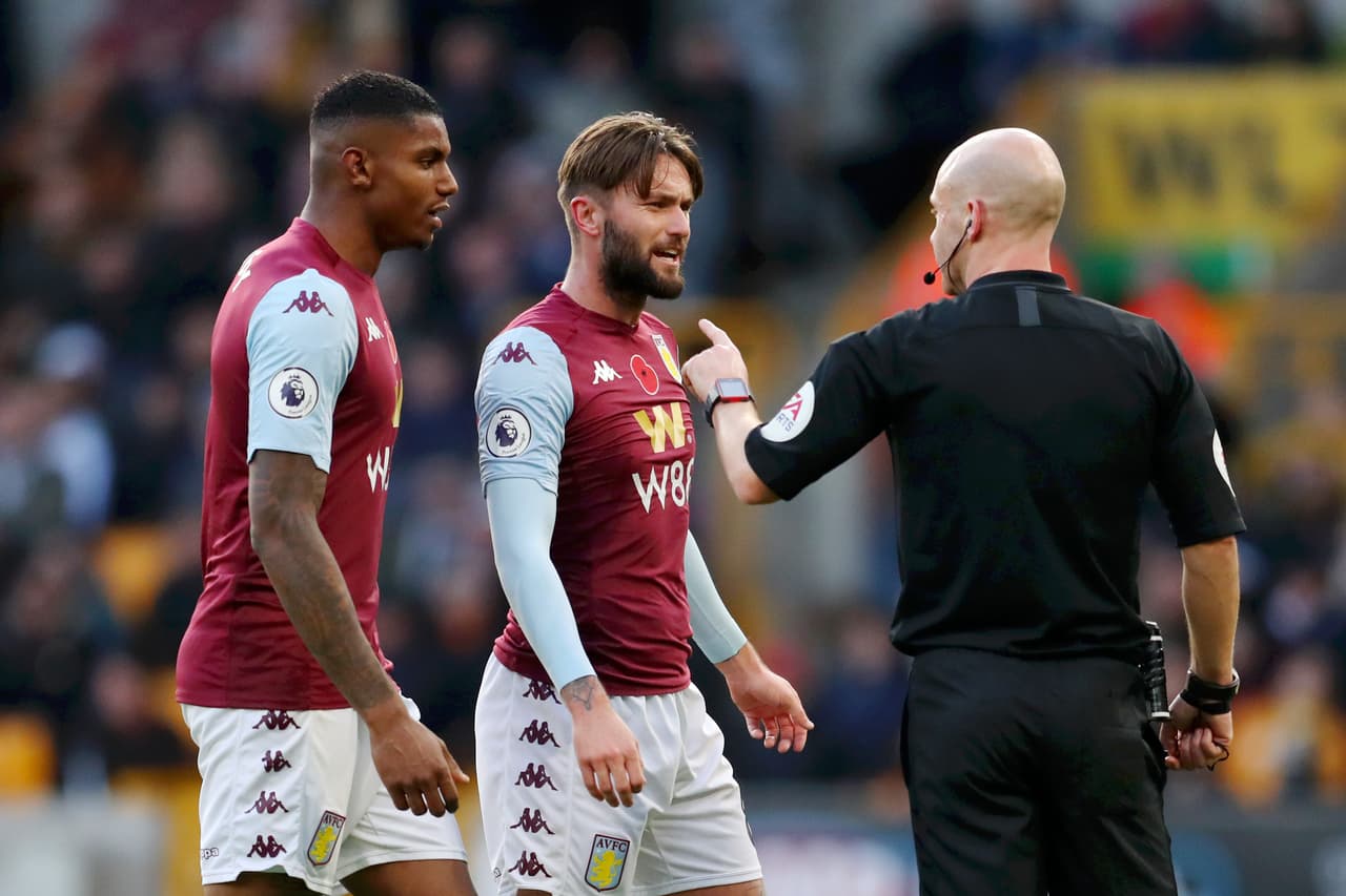 El mexicano Raúl Jiménez llega a su gol número 30 con los Wolves y ganan ante el Aston Villa por 2-1.