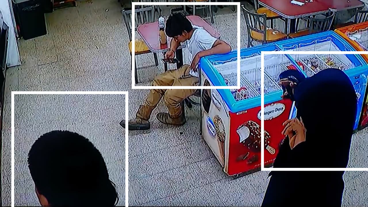 Un minuto después, las tres víctimas 
<b>coinciden por última vez</b> frente al mostrador de la tienda. En el video se puede ver a Iván, Rafael y Xavier.
