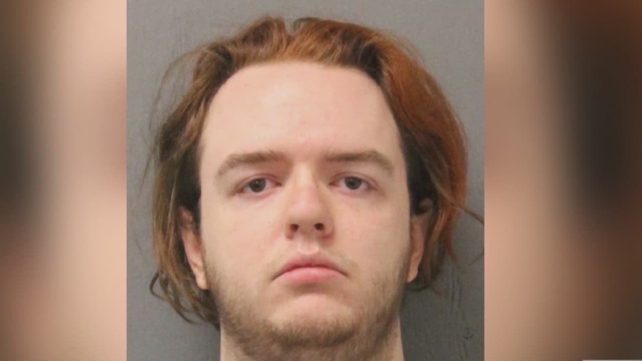 Arrestan a hombre acusado de amenazar con bombas y tiroteos a la Universidad de Texas en Austin