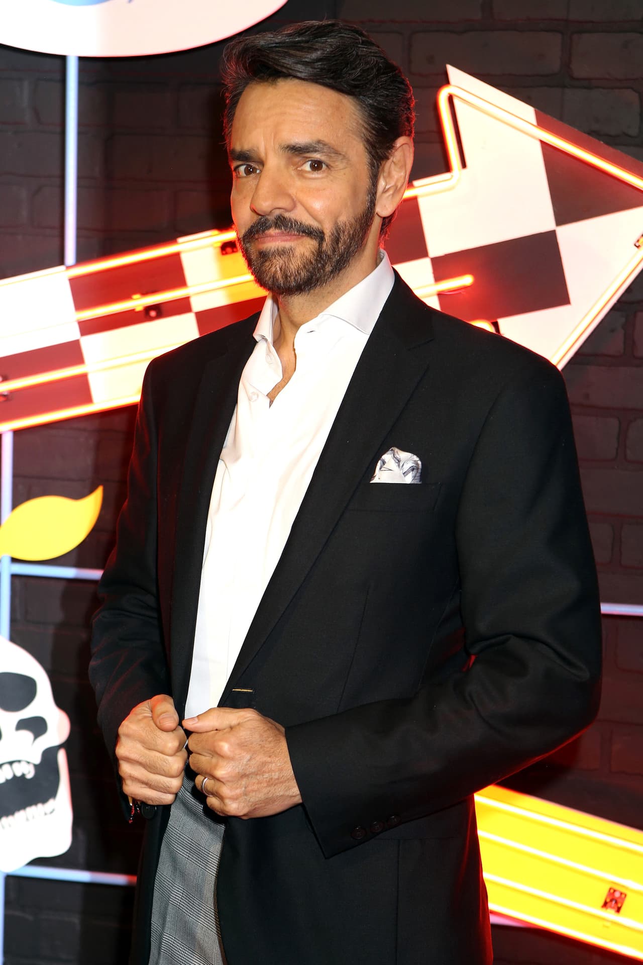 Por ello, el comediante aseguró que ante la crisis decidió involucrarse en proyectos que se conviertan en espacios para 
<b>nuevos talentos </b>como el reality show 'LOL: Last One Laughing'.