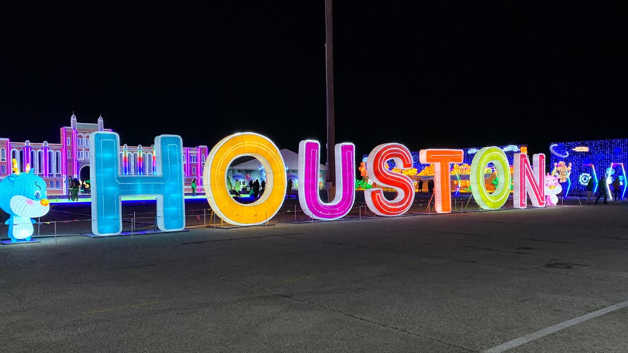 Como un homenaje a Houston que es el hogar de 
<b>Magical Winter Lights</b> crearon esta sección que se llama Deep in The Heart of Texas.