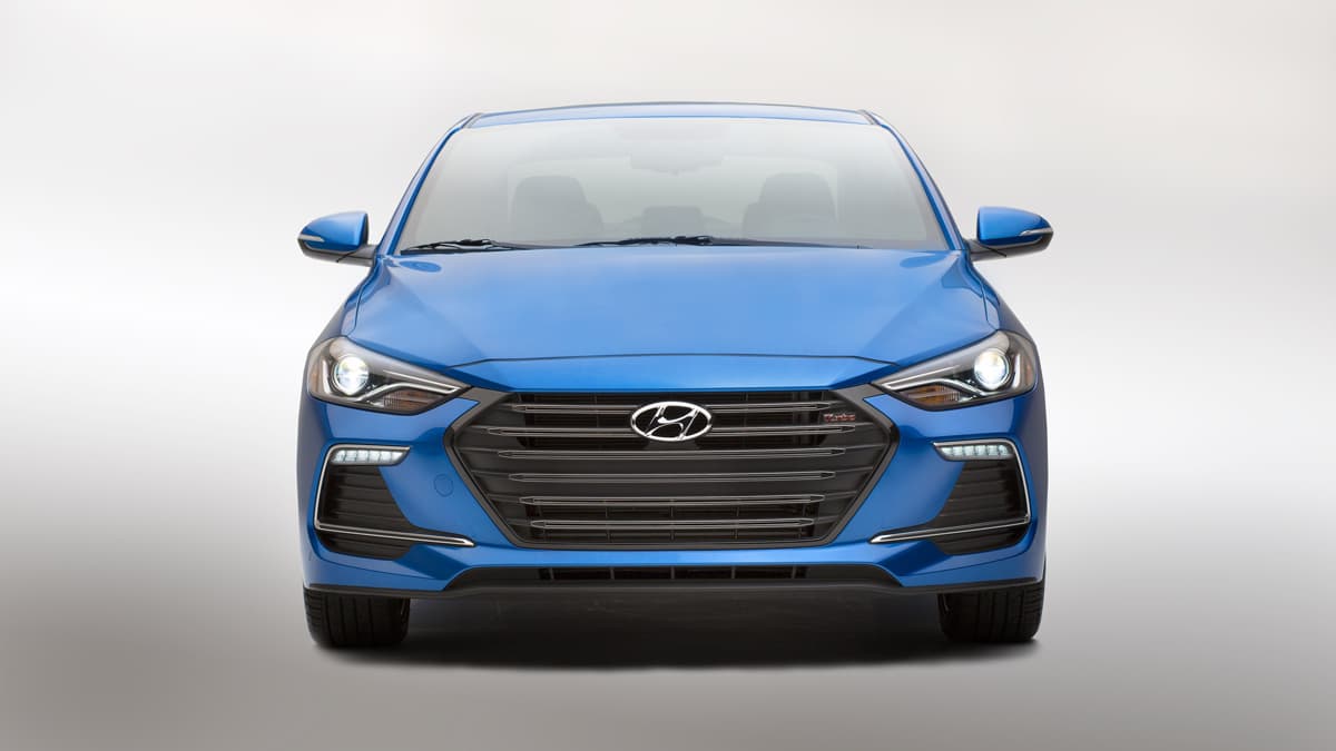En este vehículo de tracción delantera, el torque se establece en los 190 lbs-pie. El Elantra Sport es la versión más potente de la serie Elantra hasta la fecha.