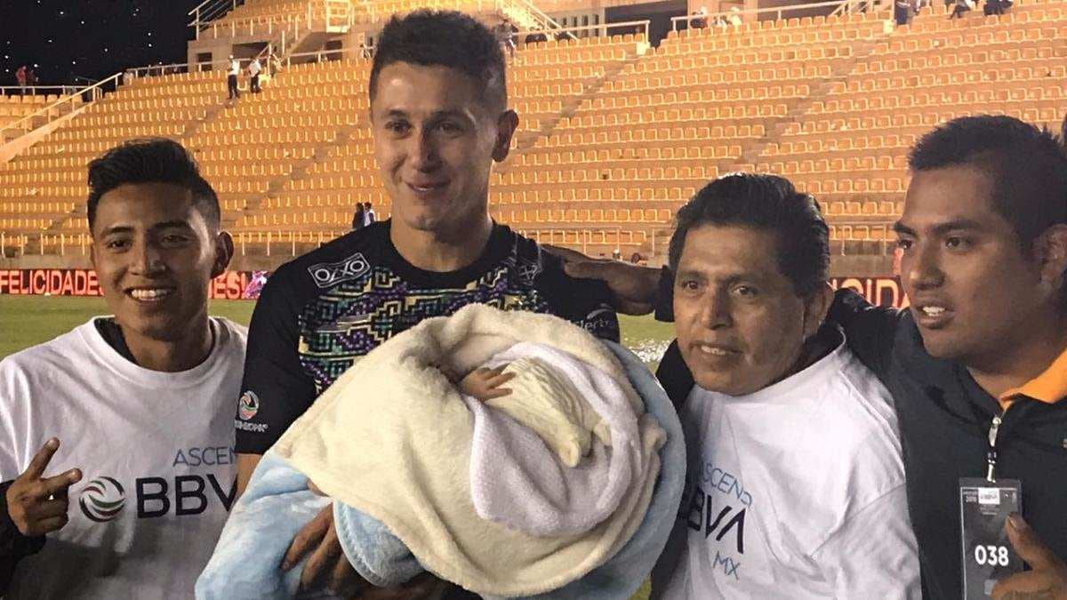 Jugadores de Alebrijes dedican el título a su familia