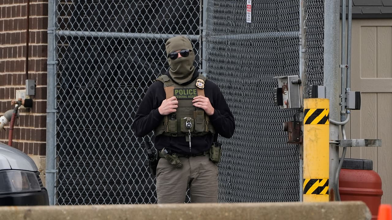 Universidad de Columbia denuncia arresto de estudiante por agentes de Seguridad Nacional.