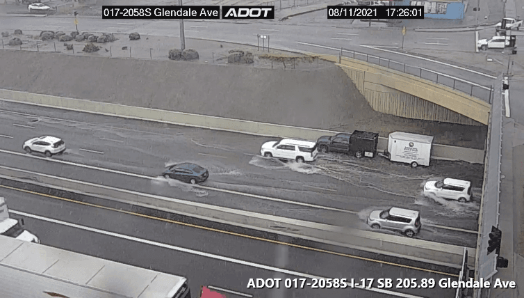 <a href="https://twitter.com/NWSPhoenix/status/1425612008234176516/photo/1" target="_blank">El Servicio Meteorológico Nacional de Phoenix emitió un aviso por inundaciones repentinas</a> en el condado de Maricopa, Arizona este miércoles hasta las 9:15pm.