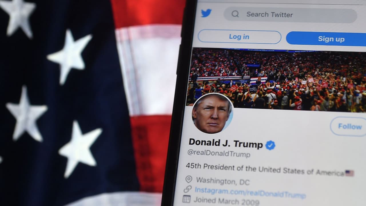 Trump dice sin pruebas que van a robarle la elección y Twitter lo penaliza por engañoso