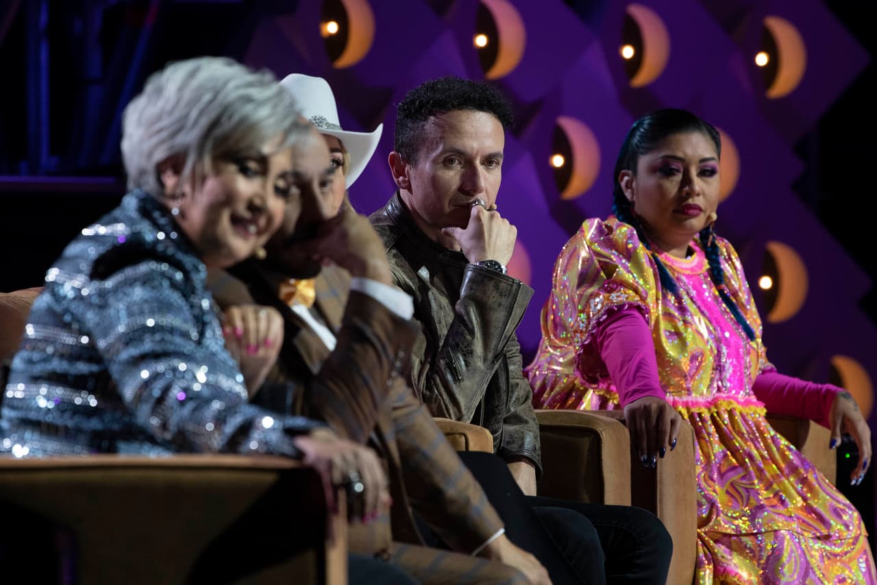 En primer lugar, los jueces Alicia Villarreal, Lupillo Rivera, Fonseca, Arcelia de la Peña e India Yuridia mandaron un mensaje al público y aclararon que no están favoreciendo a los campeones.