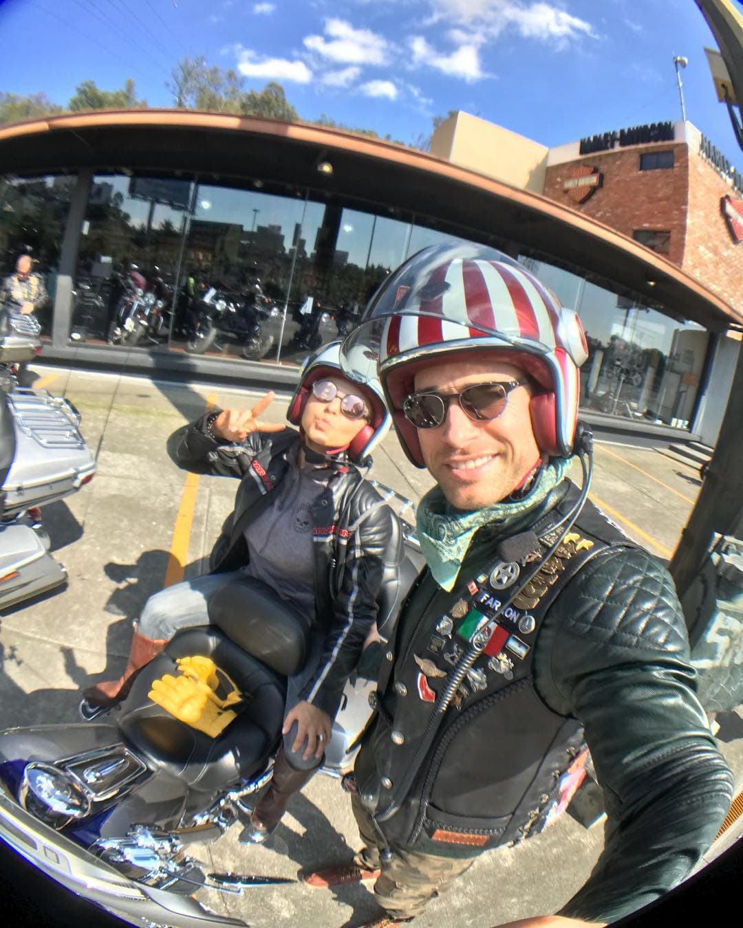 Una vez más 
<b><a href="http://www.univision.com/temas/angelique-boyer">Angelique Boyer</a></b> y 
<b><a href="http://www.univision.com/temas/sebastian-rulli">Sebastián Rulli</a></b> compartieron que su amor es mejor viajando, y es que este fin de semana tomaron su motocicleta y se fueron de paseo por las carreteras mexicanas, mostrando que su amor está más vive que nunca. "De mis grandes placeres en la vida es rodar contigo “mi amor” @angeliqueboyer", escribió 
<b><a href="http://www.univision.com/temas/sebastian-rulli">Rulli</a></b> en su Instagram.