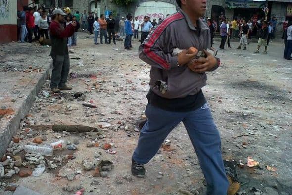 En la calle Francisco I. Madero, fue donde se registraron los enfrentamientos más prolongados. Foto tomada de Twitter.