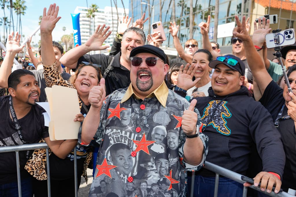 La ceremonia fue presidida porSteve Nissen, presidente y CEO de la Cámara de Comercio de Hollywood, quien actuó como maestro de ceremonias.