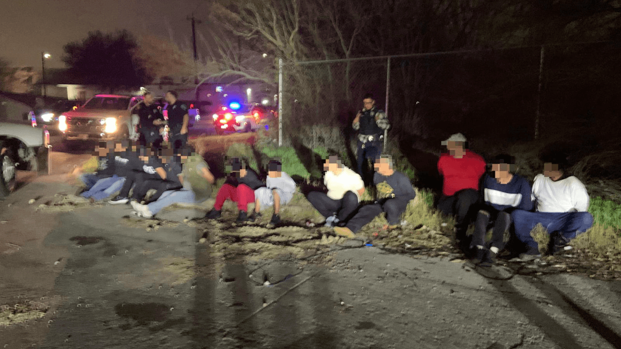 Doce inmigrantes son encontrados traficados en tráiler en San Antonio