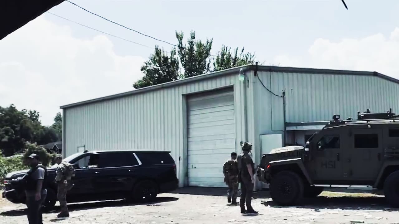 Desmantelan tres talleres clandestinos de autos robados en Harris: recuperaron cuatro vehículos
