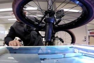 Esto sucede cuando llevas a cuatro riders de BMX a unas oficinas corporativas