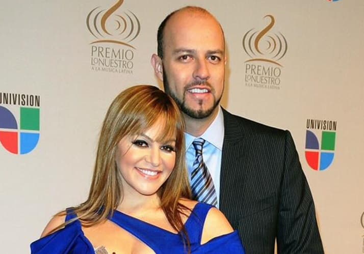 Luego de dos años de relación la magia acabó, ambos se estacaron en conflictos y la 'Diva de la Banda' anunció su separación.