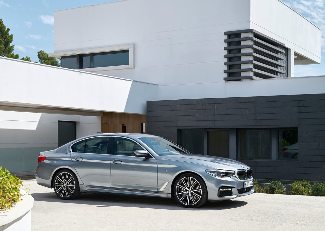 <h3 class="cms-H3-H3"><b>1. BMW 5 Series </b></h3>
<br>
<br>
<b>Precio promedio en octubre de 2020:</b> $34,157
<br>
<br>
<b>Diferencia en dólares con respecto a octubre de 2019:</b> +$6,924
<br>
<br>
<b>Diferencia en porcentaje con respecto a octubre de 2019: </b>+25.4%