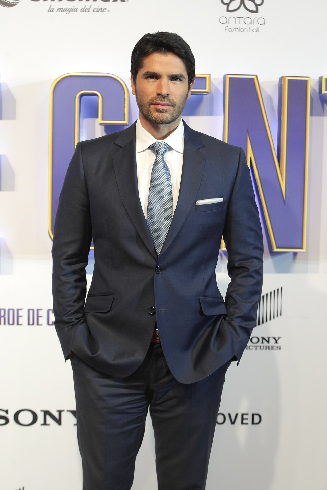 El 31 de diciembre de 2020, un día después de que Argentina aprobó la legalización del aborto hasta la semana 14 de gestación, el actor llamó "asesino de bebés" al presidente Alberto Fernández. Lo comparó con "el traidor de Judas por vender a Jesús por unas monedas".