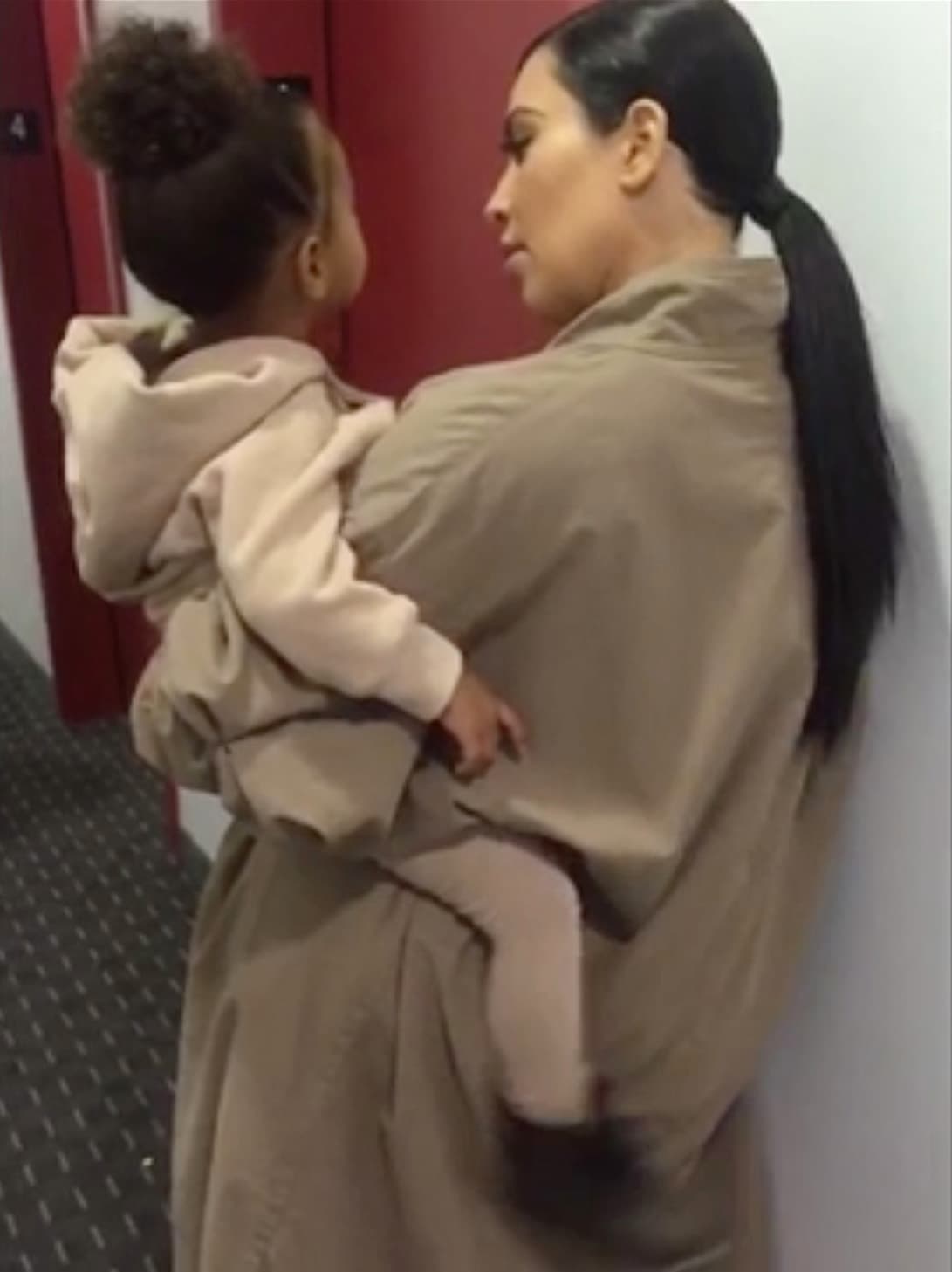 Kim y Nori no podían perderse del fashion show de Kanye West.