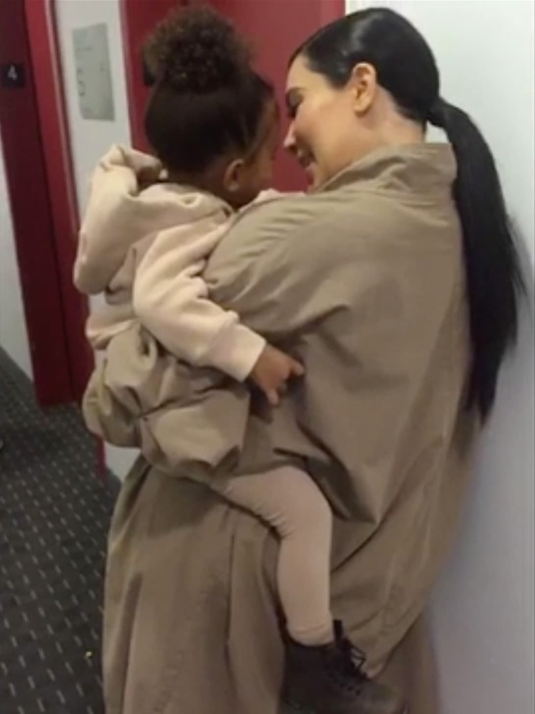 Kanye West volvió a las pasarelas con su colección 'Yeezy Season 2'.