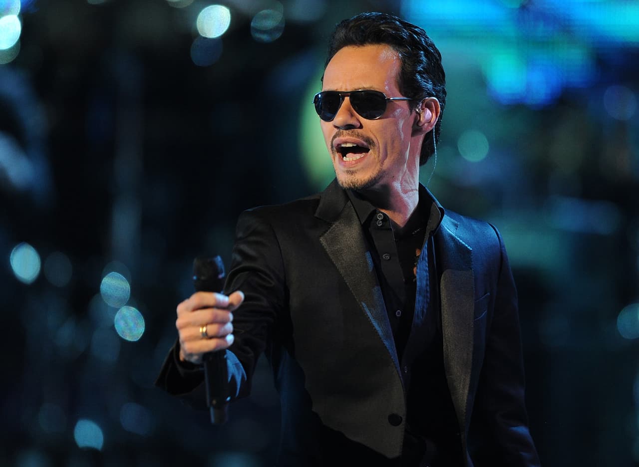 Estas imágenes de Marc Anthony, vestido de negro, pertenece al show que el boricua dio en Latin Grammy en 2011.