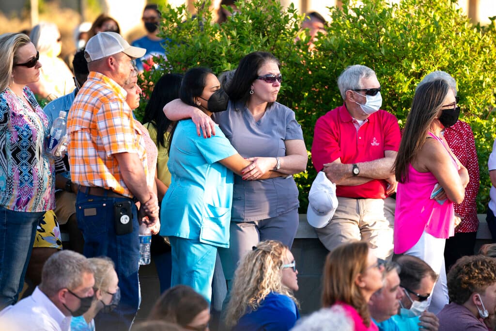 <b><a href="https://www.univision.com/noticias/tiroteos/tres-adultos-y-dos-ninos-mueren-en-tiroteo-en-carolina-del-sur-sospechoso-arrestado">4. Tiroteo en una residencia en Carolina del Sur </a></b>
<br>Philip Adams, un exjugador de la NFL, fue hasta la casa de un prominente médico de la localidad de Rock Hill, en Carolina del Sur, y disparó fuera contra dos técnicos que estaban haciendo instalaciones en la vivienda. Luego entró y mató al doctor Robert Lesslie, su esposa y sus dos nietos.