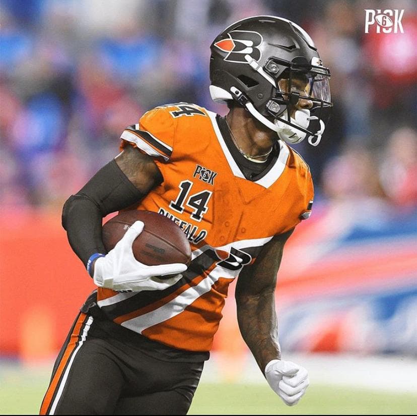 <b>Stefon Diggs</b>
<br>El receptor de los Buffalo Bills adaptado a la indumentaria de Buffalo Braves