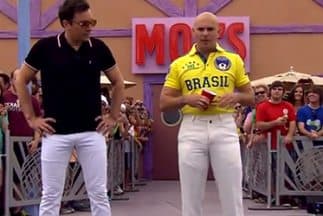 Video: Pitbull and Jimmy Fallon Beer Pong