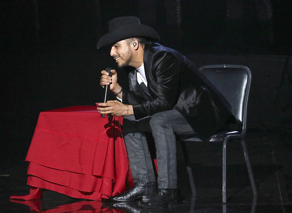 En los últimos meses su tema 'Tiene razón la lógica', que interpreta la Arrolladora 
<b>Banda el Limón de René Camacho</b>, se ha ubicado en los primeros lugares de Billboard.