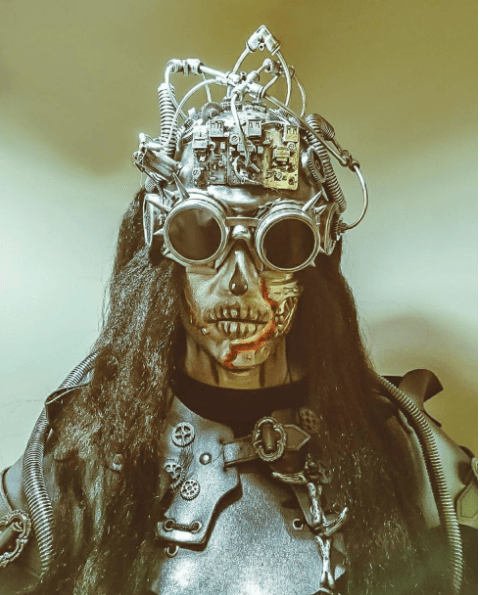 Poco después, Romeo publicó una segunda imagen donde luce irreconocible.