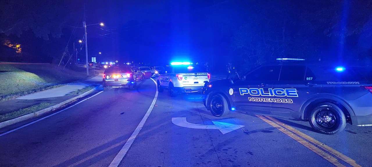 Veinte menores fueron arrestados y entregados a sus padres o tutores. Además, de incautaron 26 autos y cinco pistolas.