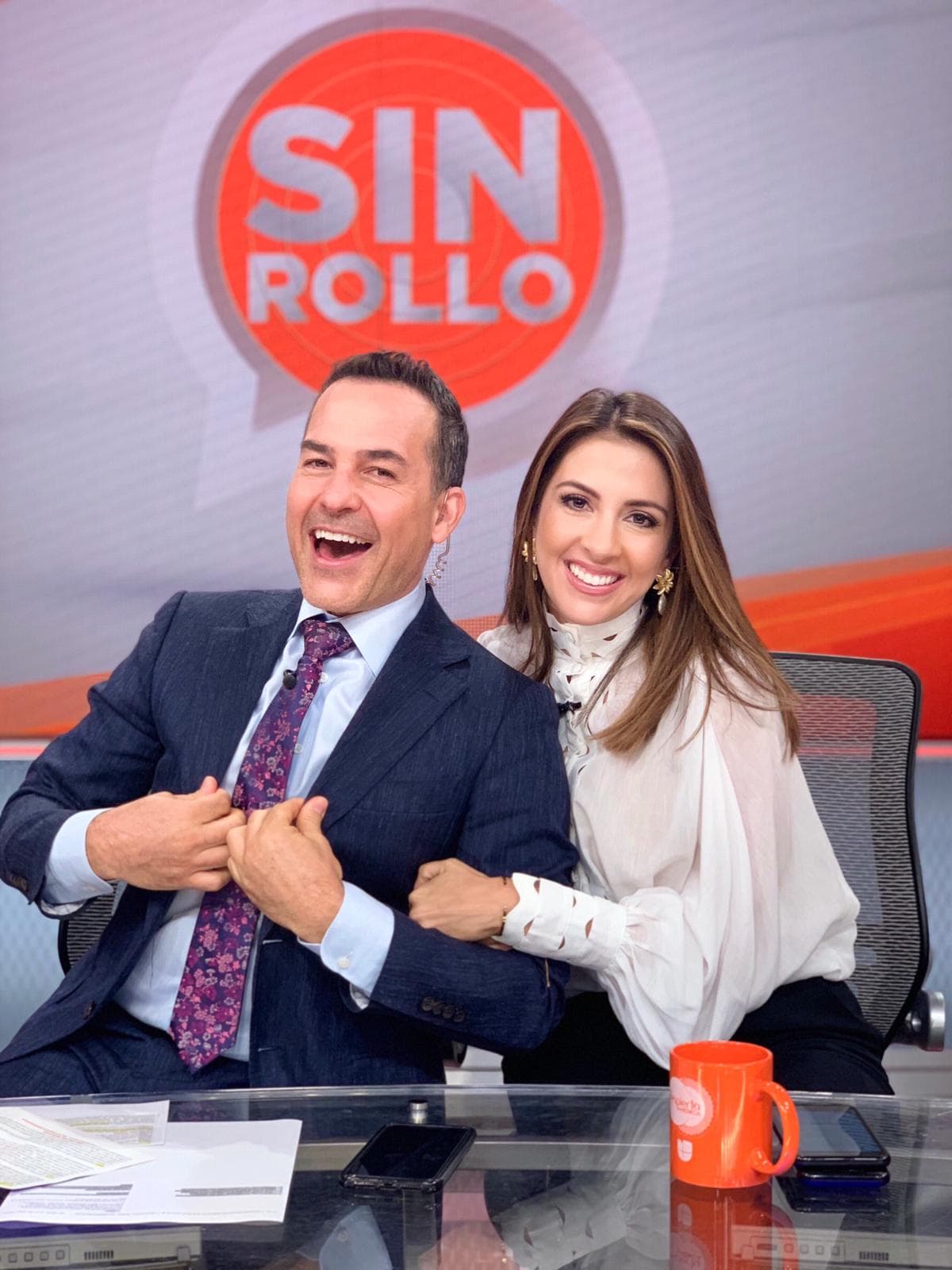 Maity se encontraba fuera del estudio, por lo que no coincidió con Francisca en el show. Aunque más tarde aterrizó a la mesa de debate de Sin Rollo luciendo fabulosa.