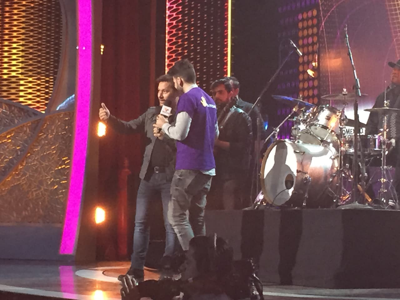 El cantante interpretó su sencillo 'Hoy es domingo'.