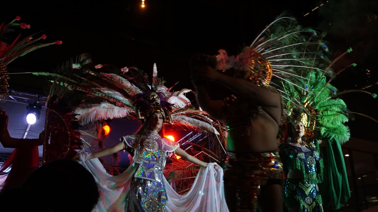 A estas jóvenes princesas y reina, las coronan en un ritual inspirado en las tradiciones prehispánicas de México.