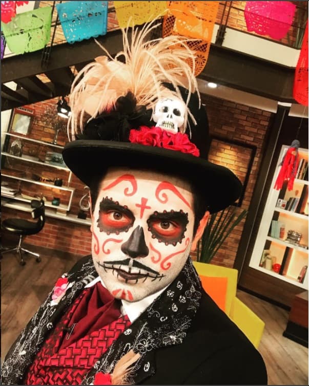 José Eduardo Derbez también lució muy elegante con su traje de catrín.