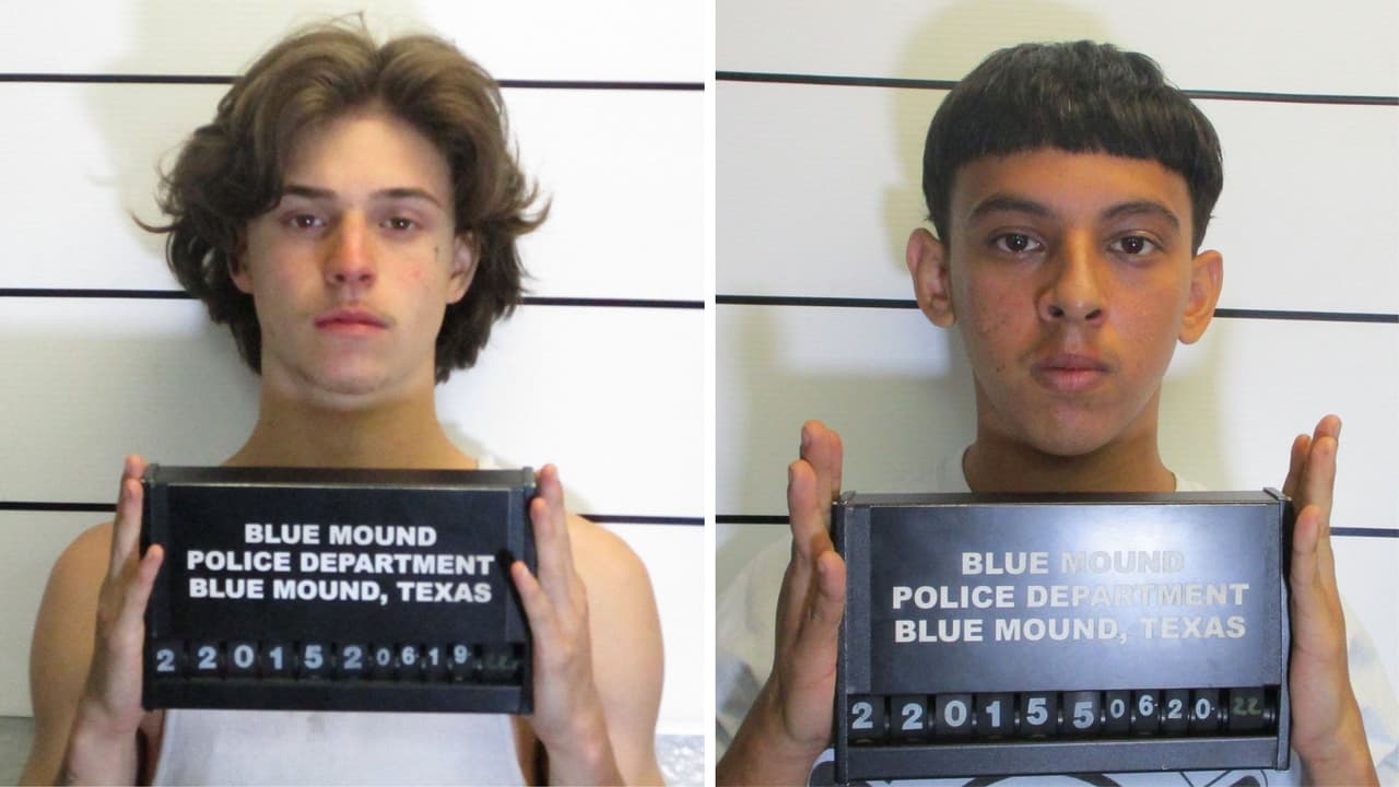 La Policía de Blue Mound arrestó a Ethan Gaither y Carlos Valdez, de 18 años y ambos residentes de Arlington.